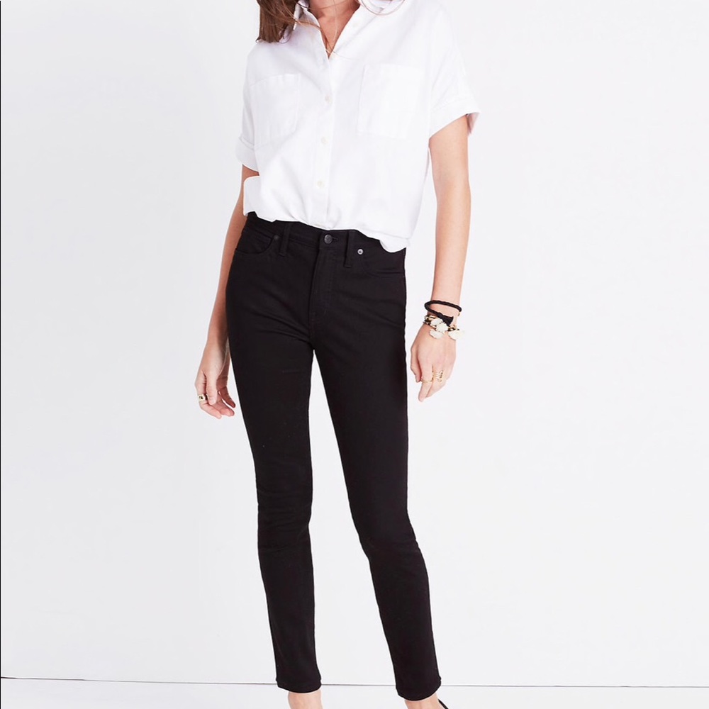 9" Mid-Rise Skinny Jeans in ISKO Stay Black
